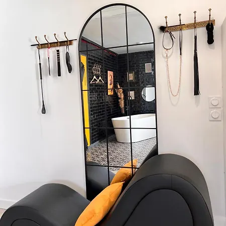 Let's Play - Jeux A 4 - 1 Adresse - 1 Piece De Jeux - 2 Apartment